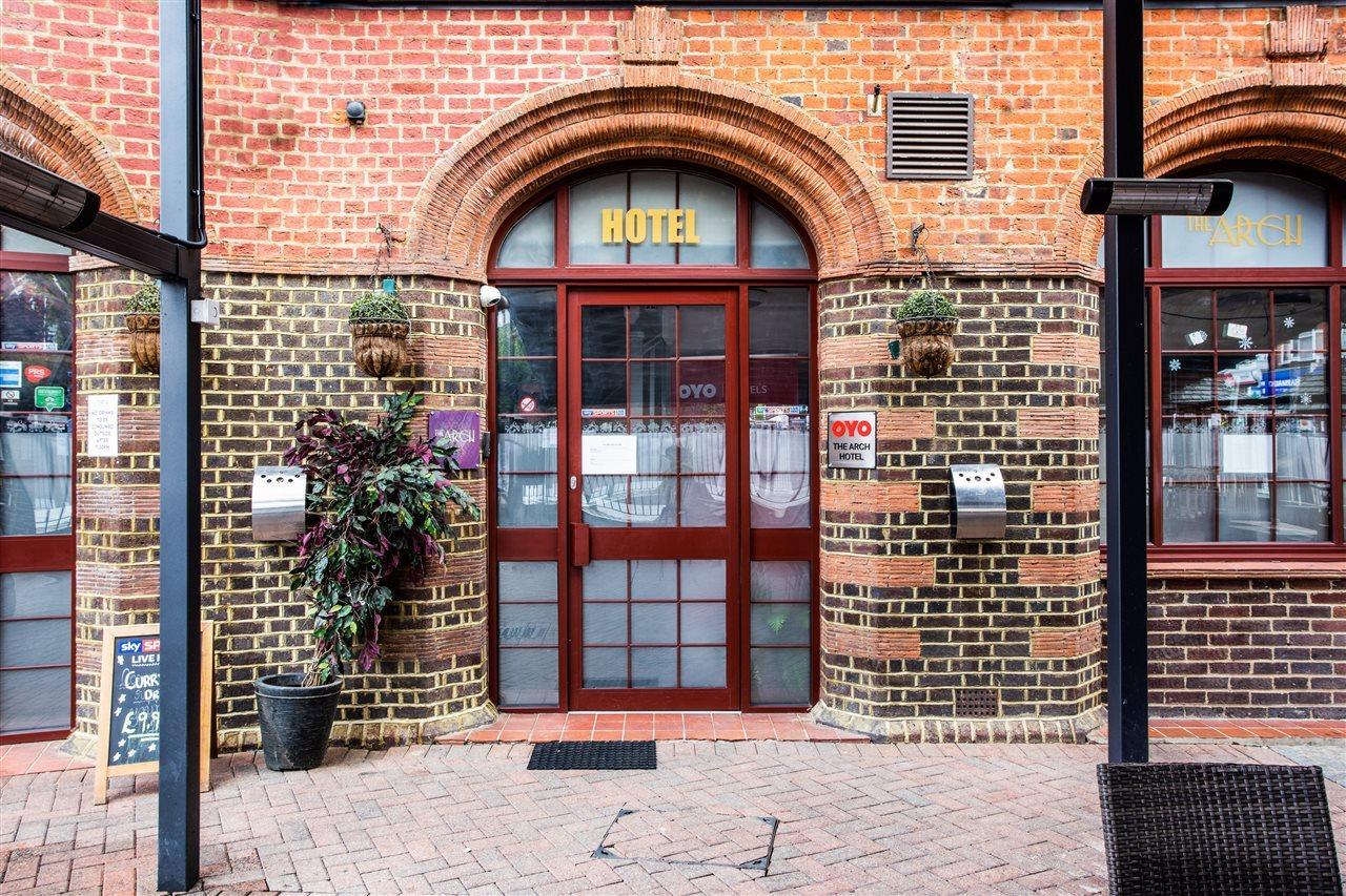 Oyo The Arch, Wembly Stadium London Exterior photo