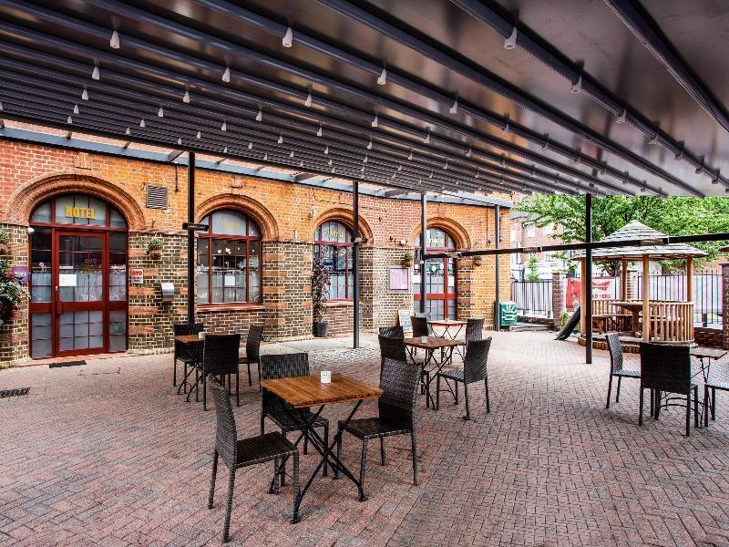 Oyo The Arch, Wembly Stadium London Exterior photo