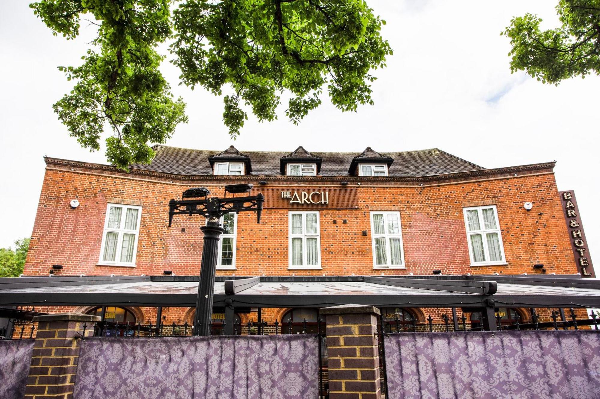 Oyo The Arch, Wembly Stadium London Exterior photo